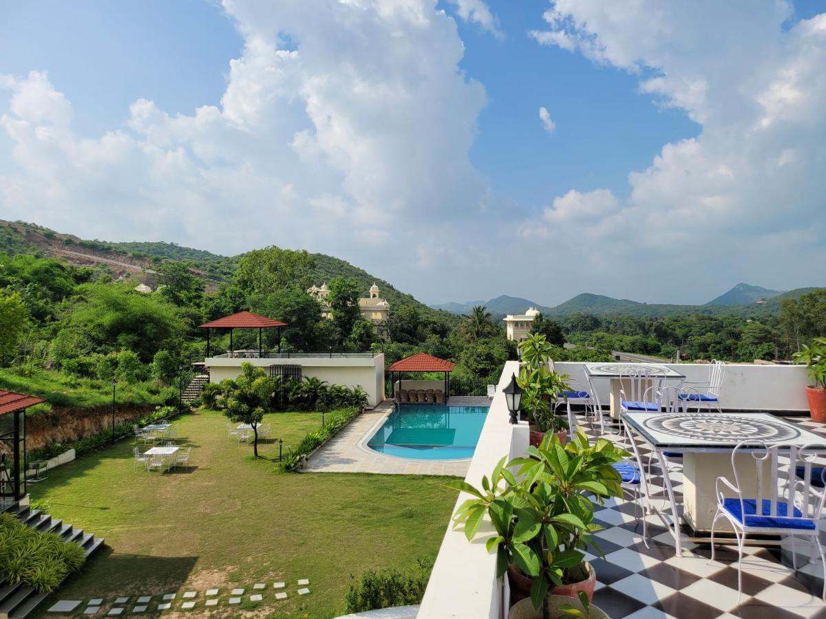 Aura Gold Resort Удайпур Экстерьер фото
